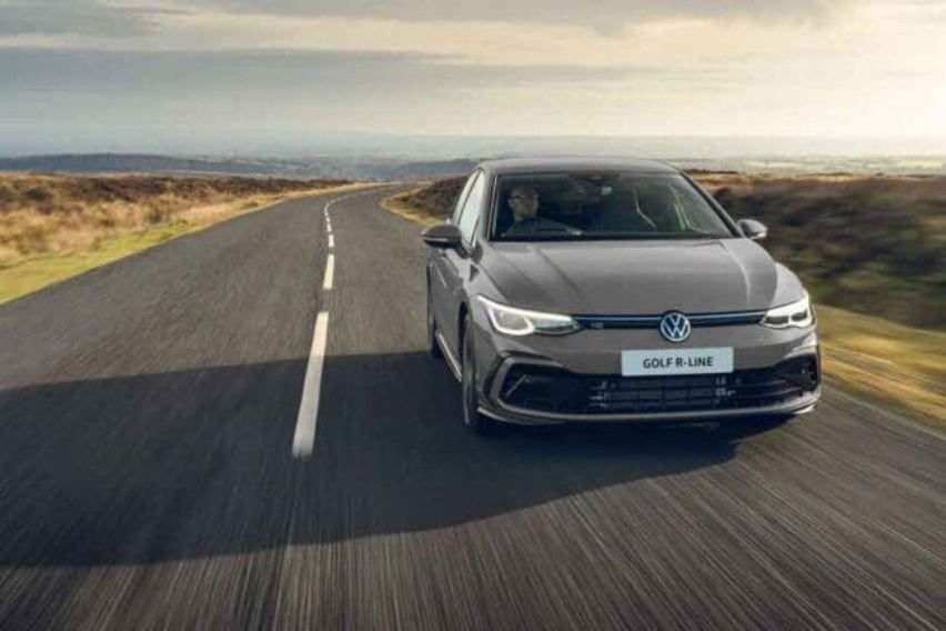 2022 Volkswagen Golf R-Line