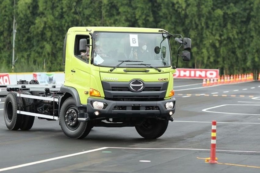 Hino Peduli Keselamatan Berkendara