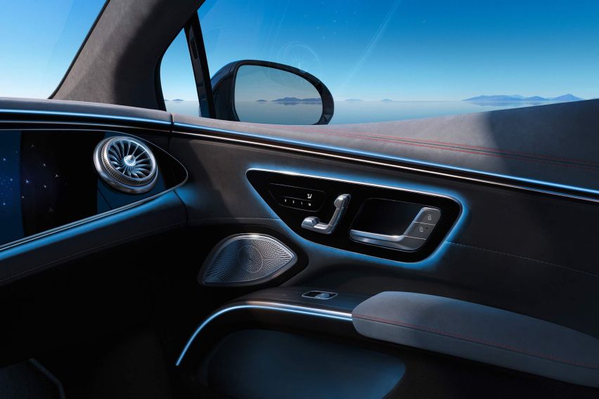 64-colour ambient lighting