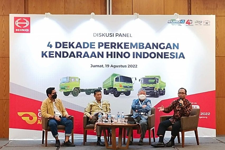 40 tahun Truk Hino 