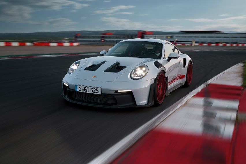New Porsche 911 GT3 RS delivers maximum performance, intelligent aerodynamics