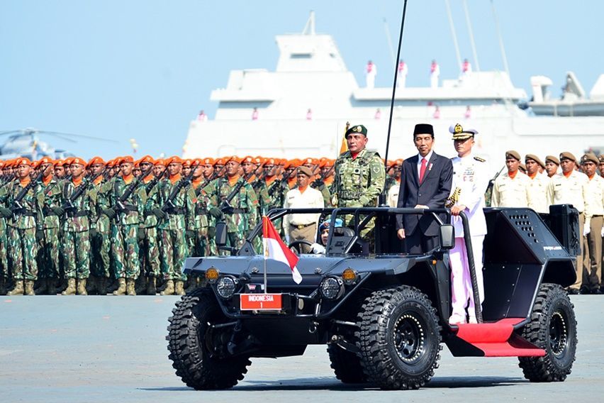Jokowi Komandokan TNI untuk Segera Konversi Kendaraan Dinas Jadi Listrik