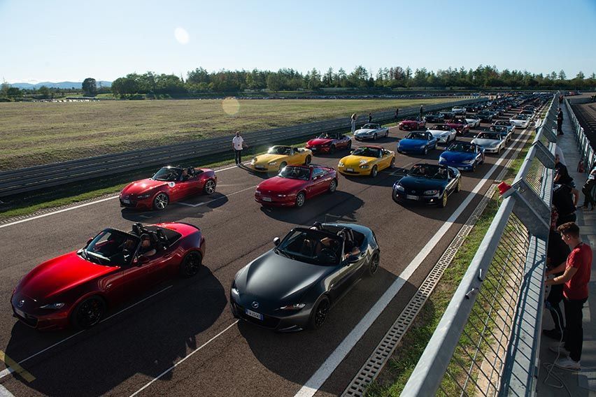 Italian MX-5 Rally breaks Guinness Records title for largest Mazda parade 