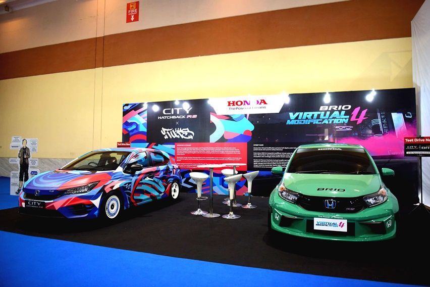 Honda Brio dan City HB Modif Ramaikan Indonesia Modification Expo 2022