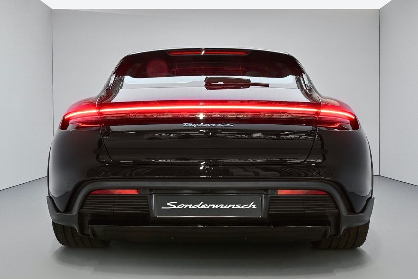 Porsche Taycan 4S Cross Turismo for Jennie Ruby Jane