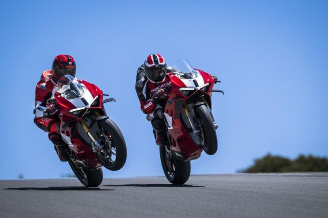 2022/10/MY23_Ducati_Panigale_V4_R_084_UC440929_High.jpg