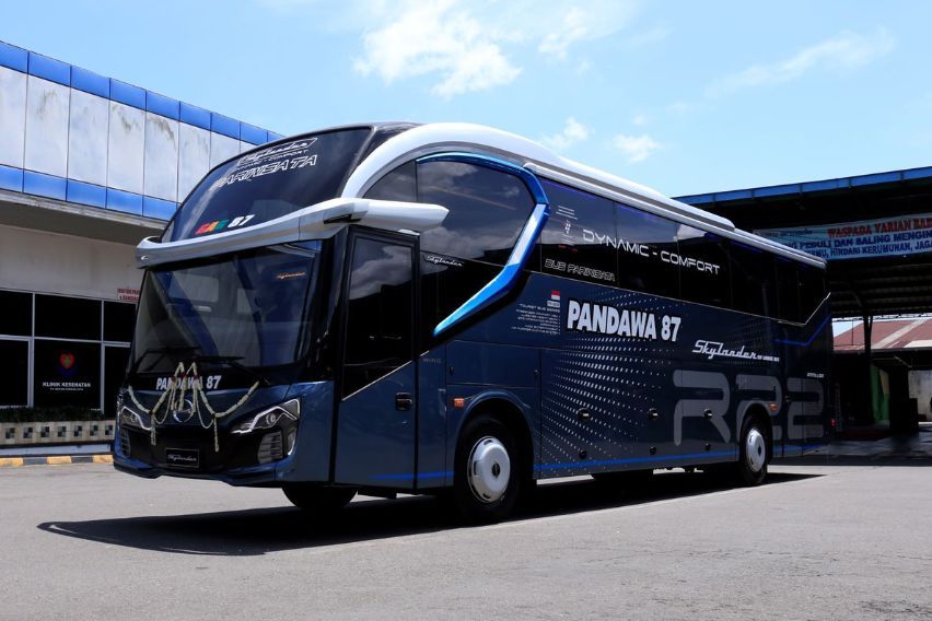 Bus Baru PO Pandawa 87 Pakai Hino RM280 dan Bodi New Armada