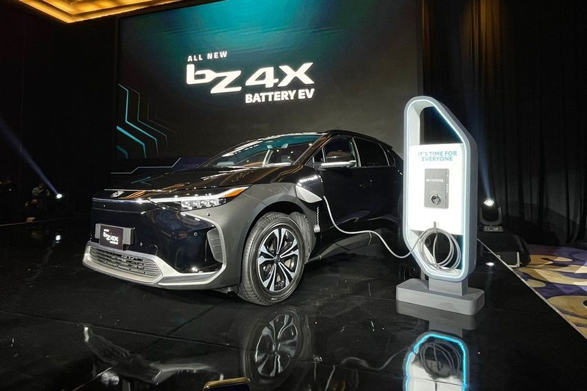 Ketambahan Toyota bZ4X, Simak Daftar Harga Mobil Listrik di Indonesia