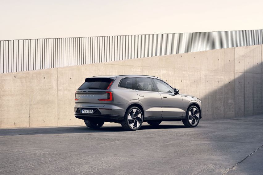 Smart user tech and fresh interior headline the 2023 Volvo EX90