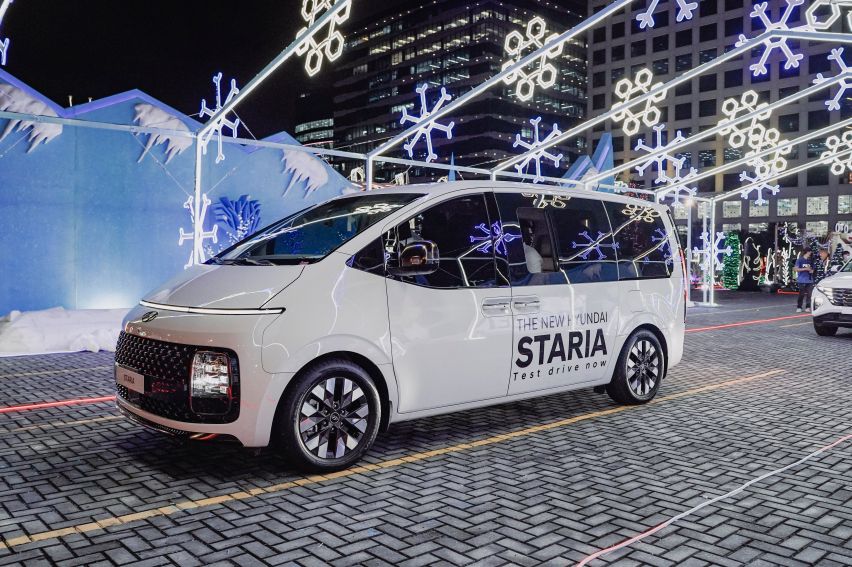 SM MOA Night Hyundai Staria