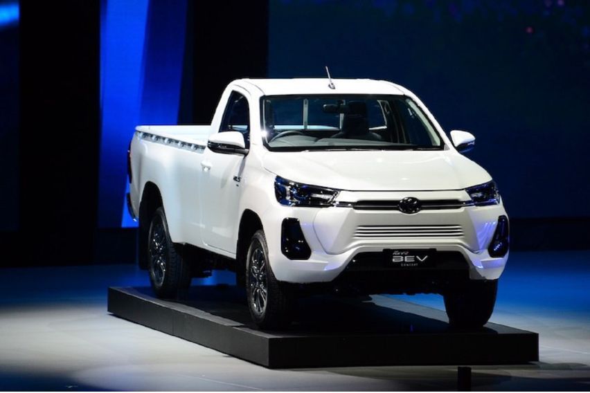 Toyota Kasih Unjuk Konsep Mobil Listrik Hilux Revo dan IMV 0 
