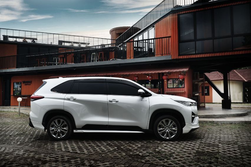 Innova Zenix Hybrid review