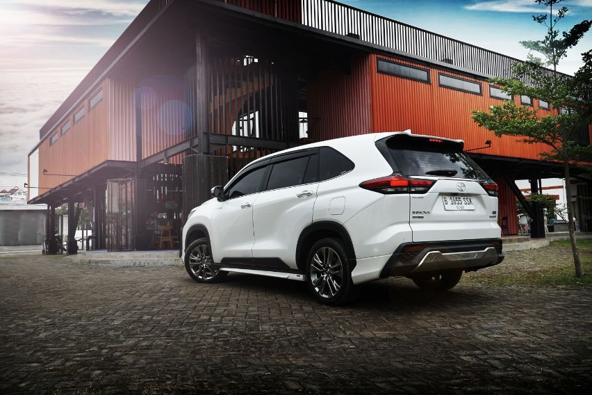 Innova Zenix Hybrid review