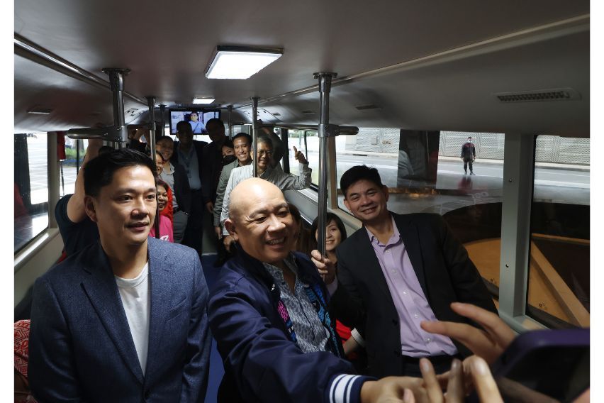 Globe GET electric bus