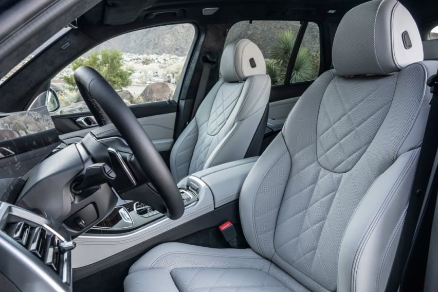 2023 BMW X5 cabin