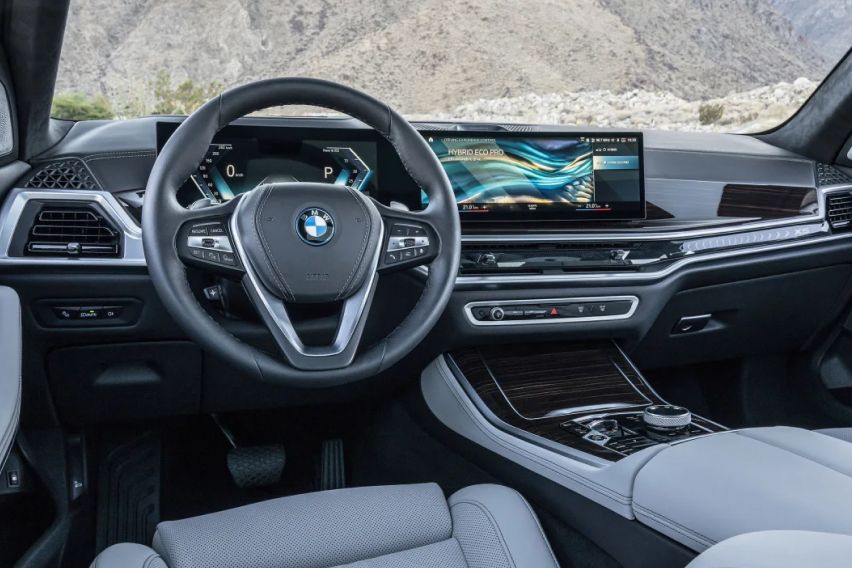 2023 BMW X5 interior