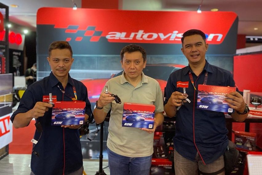 Autovision LED Headlight Carbon LX