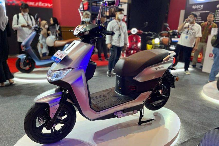 IIMS 2023: Davigo Dragon S Meluncur, Jarak Bisa Sampai 120 Km