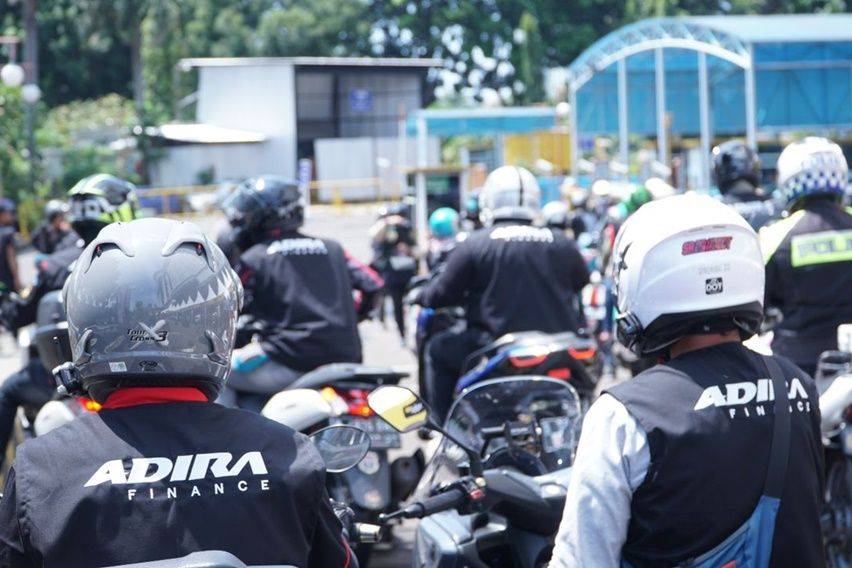 Semarakkan IIMS 2023, Adira Finance Buat Riding Bareng Bersama Komunitas Motor