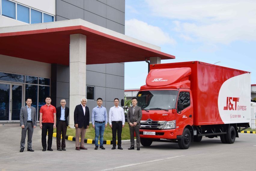 Hino PH, J&T Express team up for logistics company's fleet 