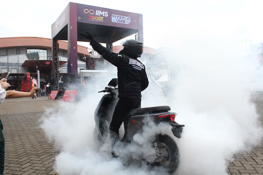 Atraksi Yadea IIMS 2023