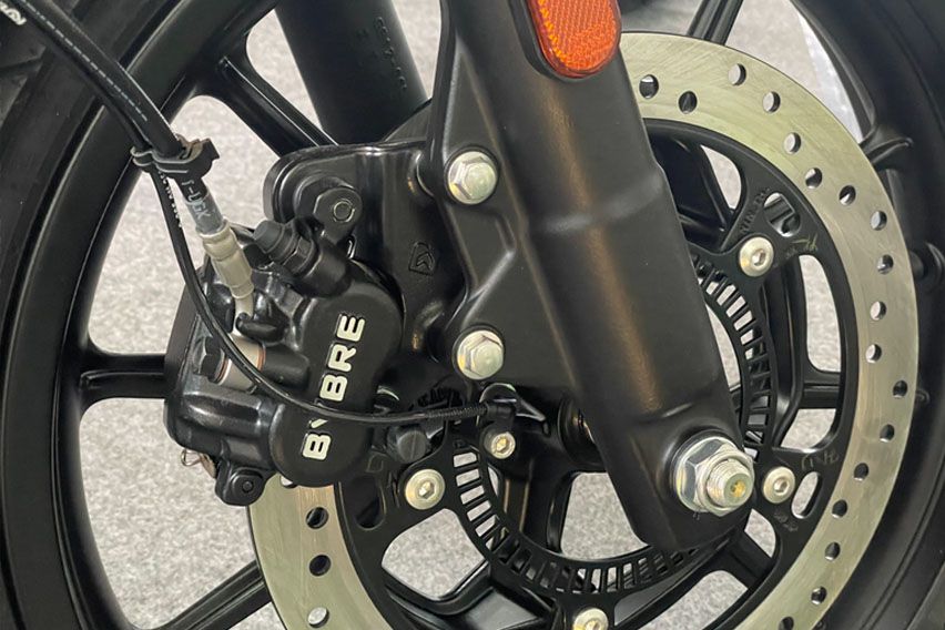 Royal Enfield Hunter 350 brakes