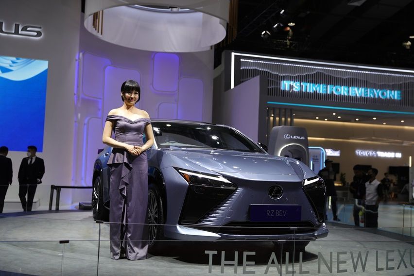 Mobil Listrik All New Lexus RZ Unjuk Diri di GJAW 2023