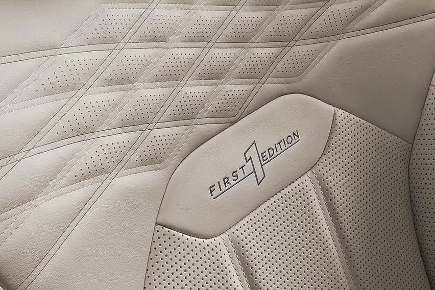 Bentley Bentayga Azure EWB features