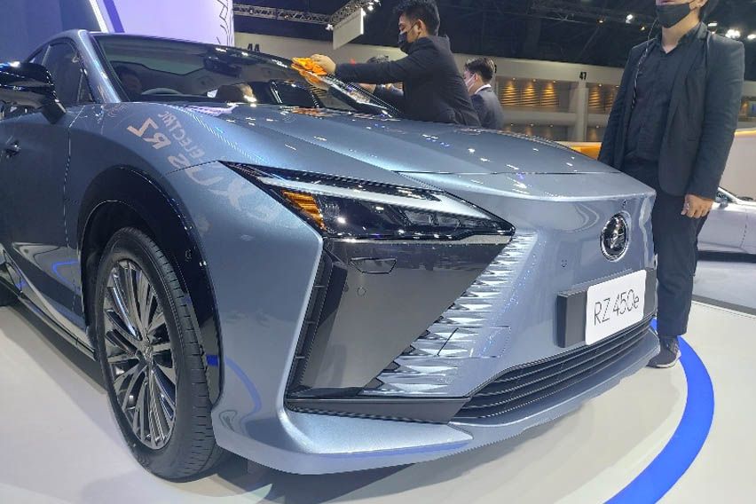 Lexus RZ 450e DETAILS