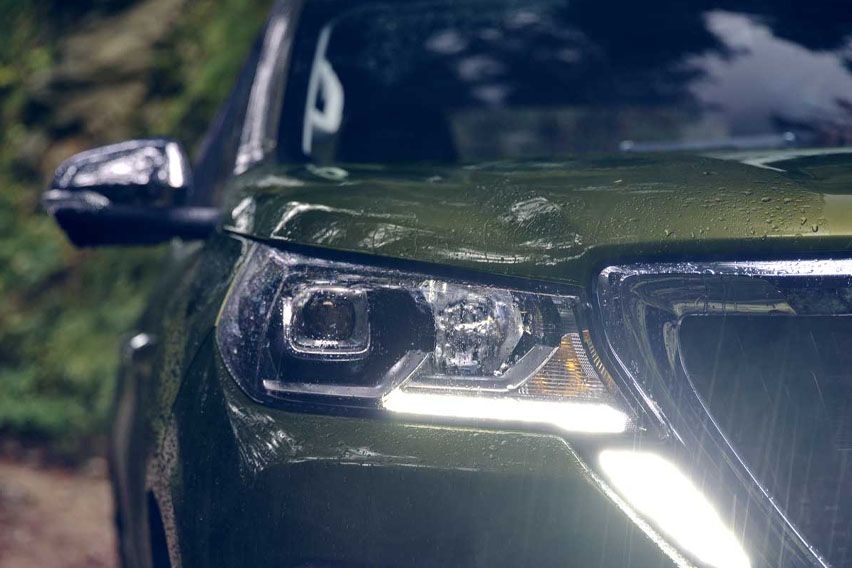 2023 Peugeot Landtrek headlight