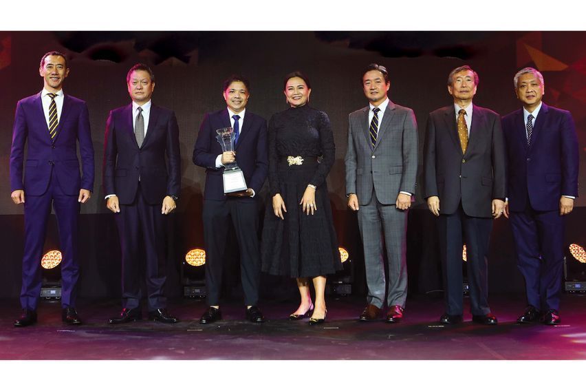 Toyota PH awards top-performing dealers for 2022