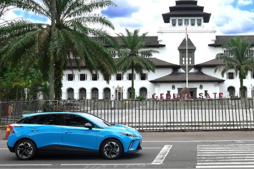 MG4 EV Tiba di Bandung, Perlihatkan Keunggulan Mobil Listrik untuk Mudik
