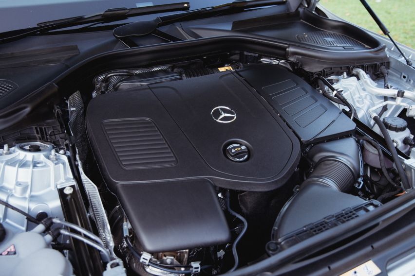  2023 Mercedes-Benz GLC engine