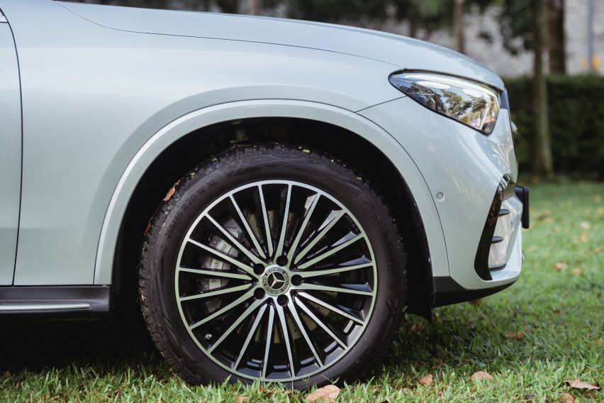 20-inch AMG 5-spoke light-alloy wheels