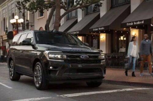 Top 10 differences between Ford Expedition & Ford Expedition Stealth Edition Top 10 differences between Ford Expedition & Ford Expedition Stealth Edition
