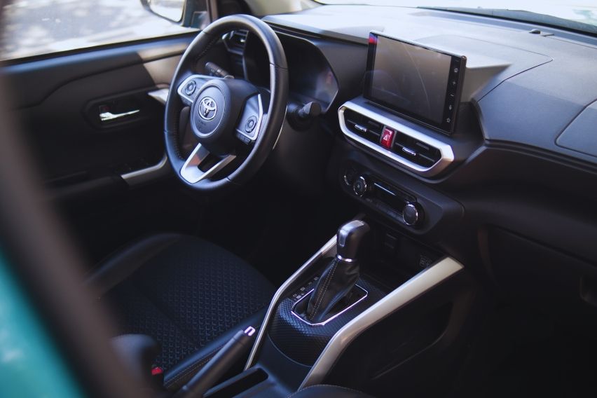 Toyota Raize Turbo Cockpit angle