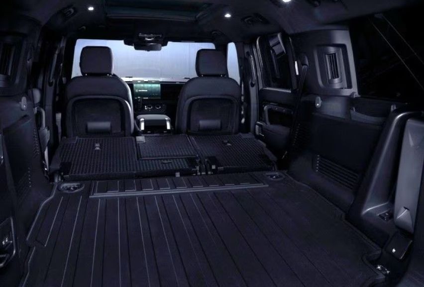 Land Rover Defender 130 Outbound