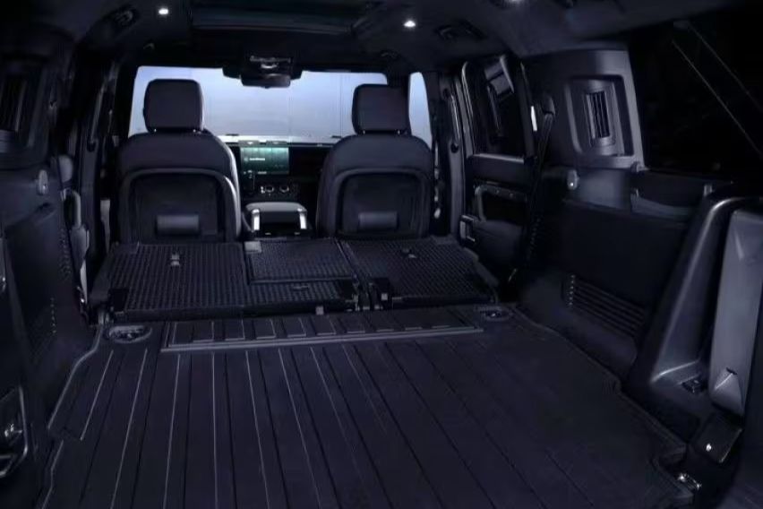 Land Rover Defender 130 Outbound