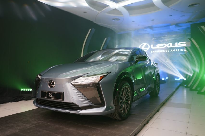 Lexus RZ 450e