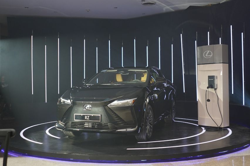 Lexus RZ 450e