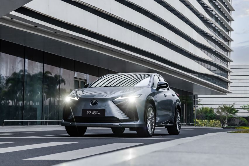 Lexus RZ 450e