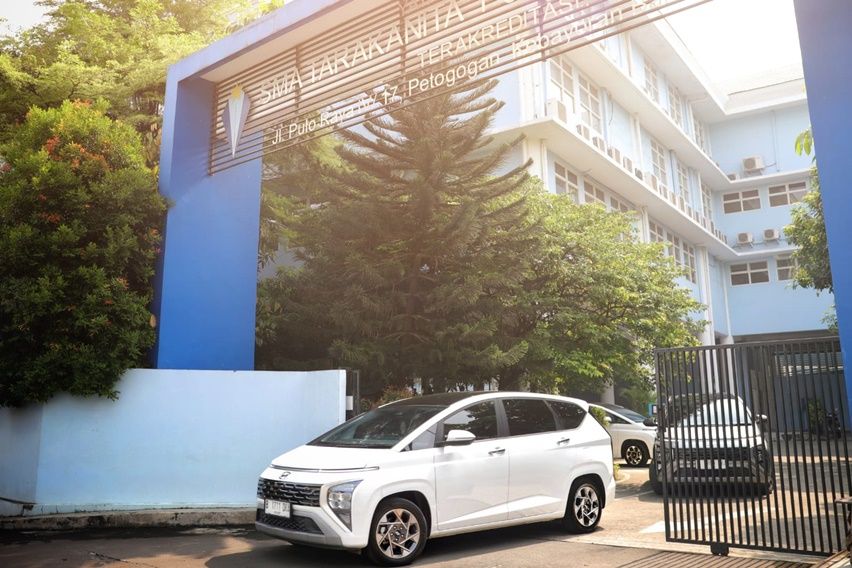 Driving with Hyundai Stargazer