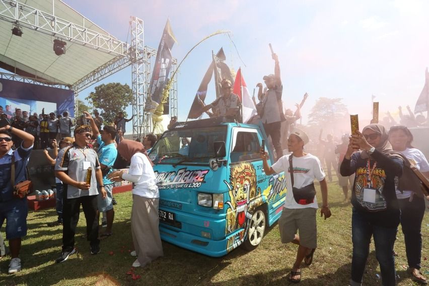 Kopdarnas Mitsubishi L300