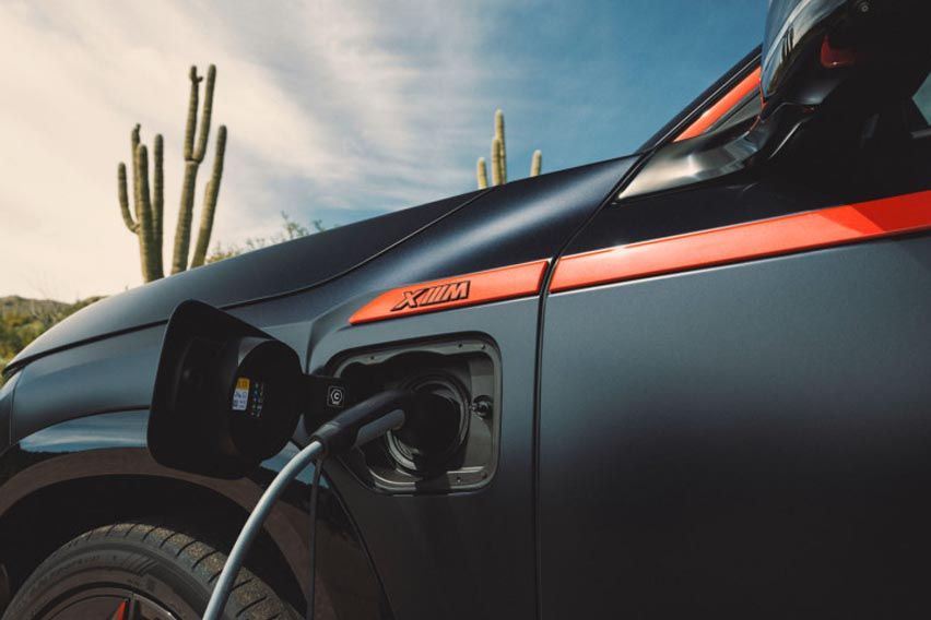 BMW XM Label Red charging