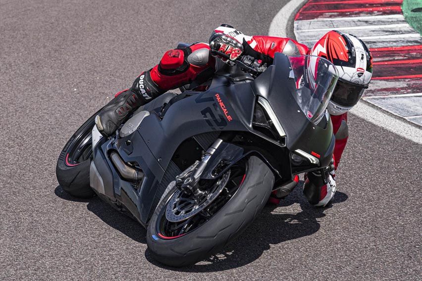 Ducati Panigale V2 “Black on Black” edition