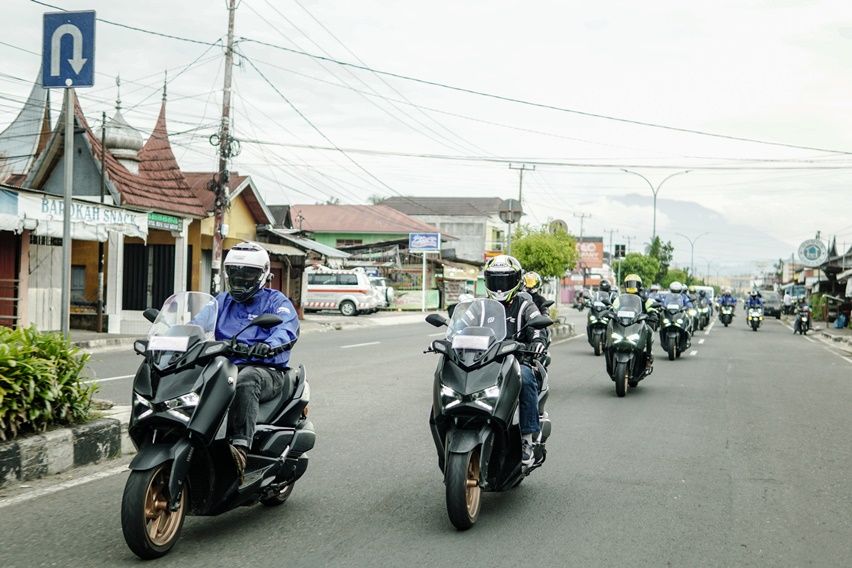 Yamaha Xmax Connected touring (2)