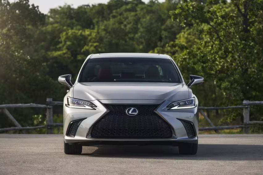 Lexus ES ปี 2024 เปิดตัวในสหรัฐอเมริกา พร้อมอัปเกรดเทคโนโลยีใหม่ๆ