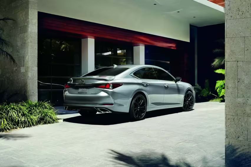 Lexus ES ปี 2024 เปิดตัวในสหรัฐอเมริกา พร้อมอัปเกรดเทคโนโลยีใหม่ๆ