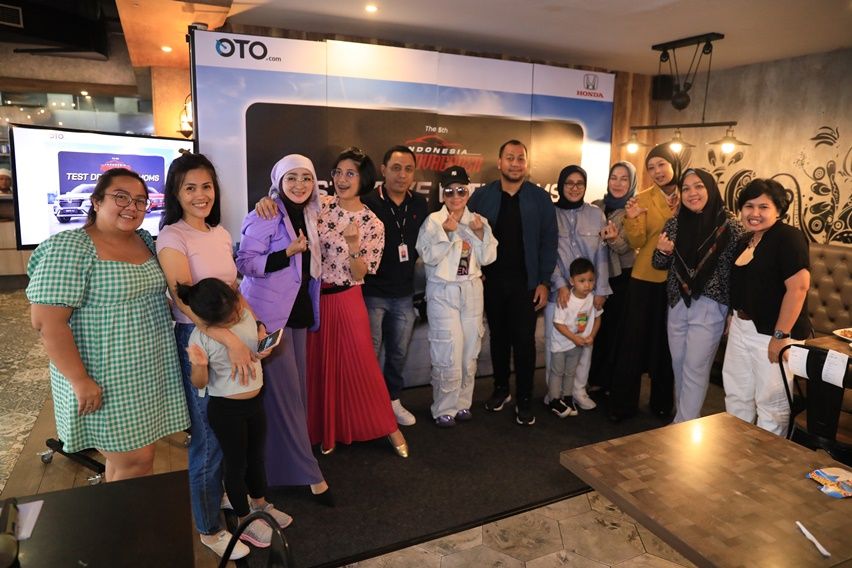 Honda Test drive with moms