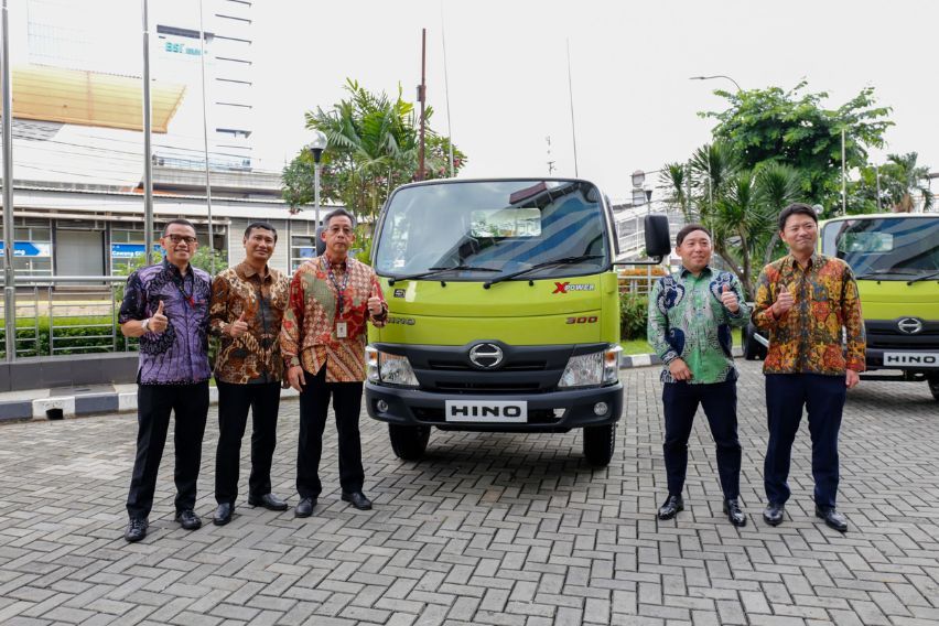 Hino ganti nama model